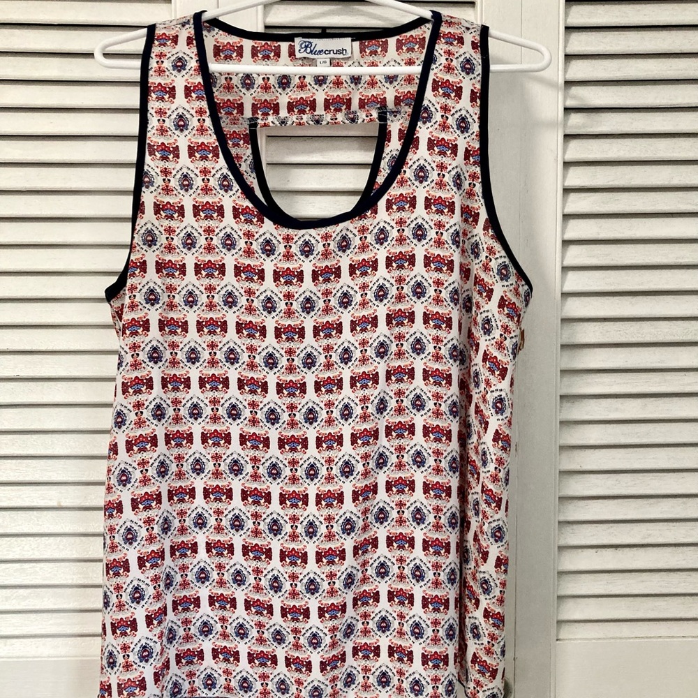Patterned tank